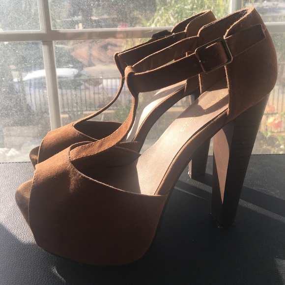Camel color heels - Picture 1 of 3